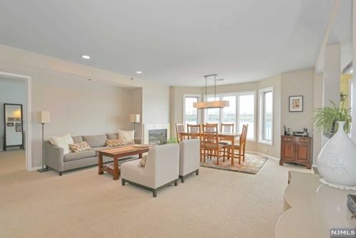 402 Adams Ct, Edgewater, NJ 07020-1656