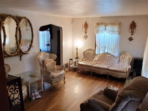 7541 Hamilton Ave, Chicago, IL 60620-5726