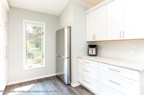 2430 Burcham Dr, East Lansing MI 48823-7246 exterior