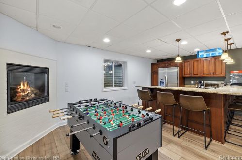 1174 Lakeside Dr, Bham MI 48009-1381 exterior