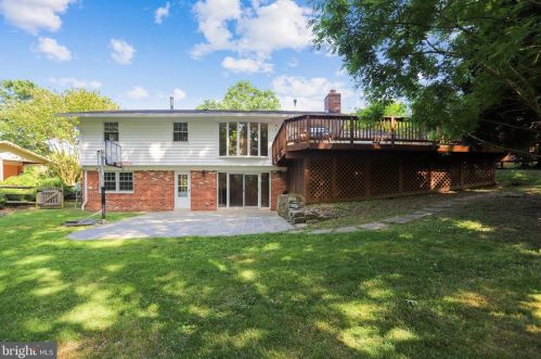 6817 Breezewood Ter, Rockville MD  20852-4321 exterior