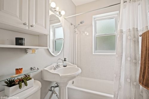 4429 Lawndale Ave, Chicago IL 60625-5915 exterior