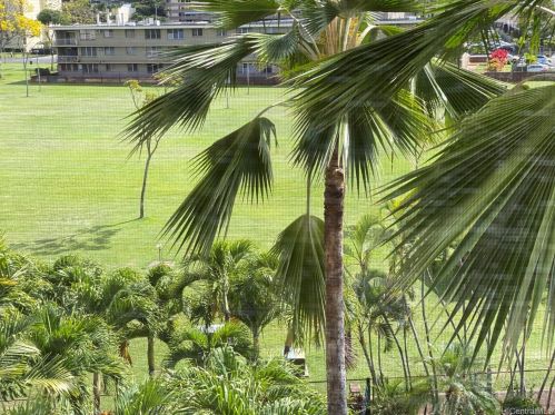 5080 Likini St, Honolulu HI  96818-2380 exterior