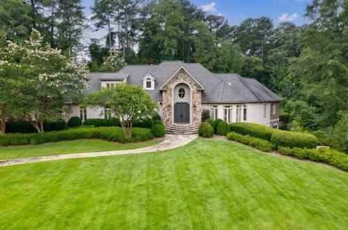 100 Chambord Dr, Atlanta, GA 30327-4583