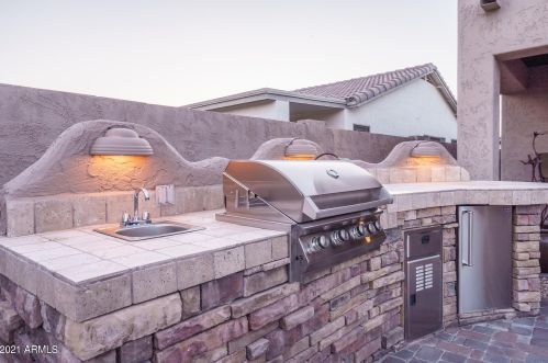 27417 60 Ln, Phoenix AZ 85035-4824 exterior