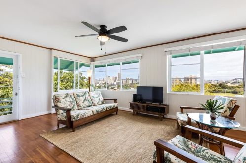 2910 Dole St, Honolulu HI 96816-1730 exterior