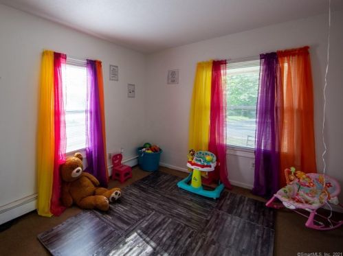 28 Hollister St, Manchester CT 06042-3532 exterior