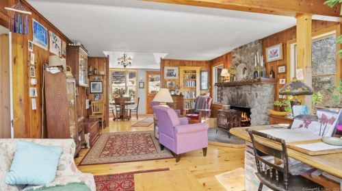 593 Roosevelt Dr, Seymour CT 06478-1739 exterior