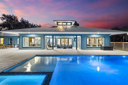 911 Mingo Dr, Naples, FL 34120-3812