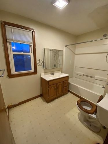 109 Lyons St, Springfield MA 01151-1610 exterior