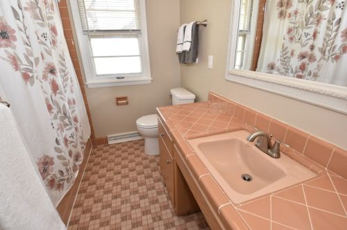 11056 Derby Ave, Milwaukee WI 53225-4558 exterior