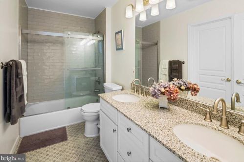 13 Meetinghouse Ct, Princeton NJ 08540-7730 exterior