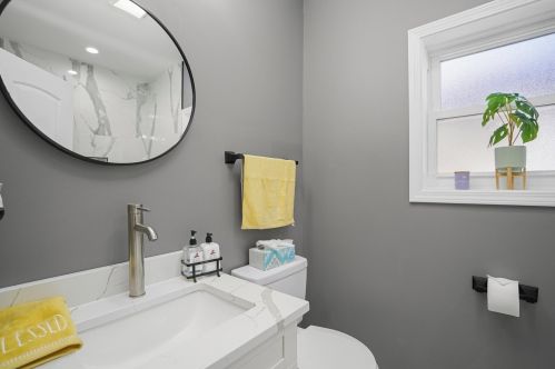 10219 Bensley Ave, Chicago IL 60617-6128 exterior