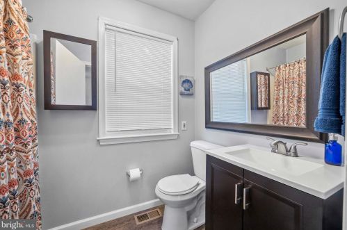 215 Main St, Pilesgrove NJ  08098-1043 exterior