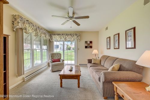 28 Greenwich Ave, Lakehurst NJ 08759-6660 exterior