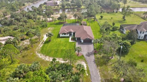 870 8 St, Naples FL 34120-0411 exterior