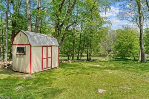 33 Mendes St, Parsippany NJ 07834-1216 exterior