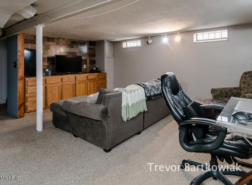 1177 Cornell Rd, Meskegon MI 49441-3833 exterior