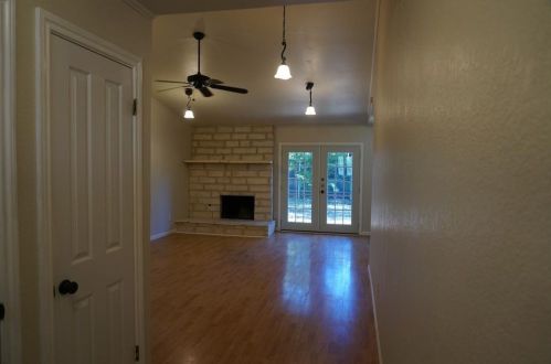 10408 Firethorn Ln, Austin TX  78750-1741 exterior