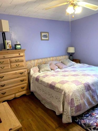 130 Haig Rd, Valley Stream NY 11581-2110 exterior