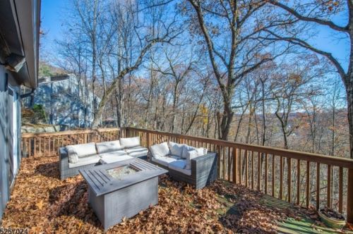 24 Freeman Ave, Parsippany NJ 07834-2419 exterior