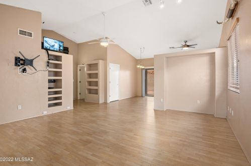 8766 Chimney Spring Dr, Tucson, AZ 85747-5645