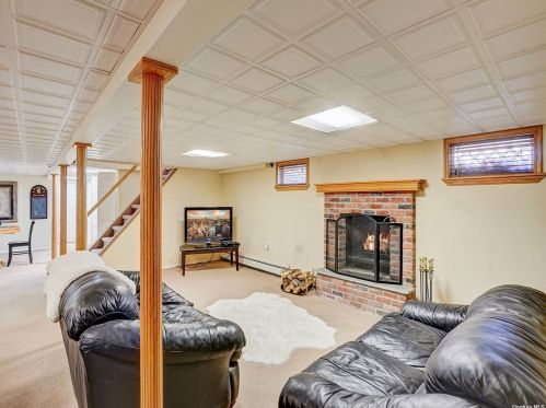 343 Gillette St, Huntington Station NY 11746-7028 exterior