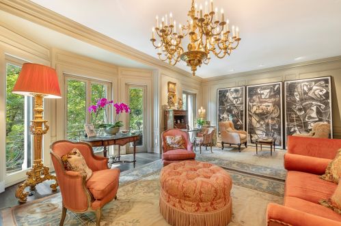 1521 State Pkwy, Chicago IL 60610-1613 exterior