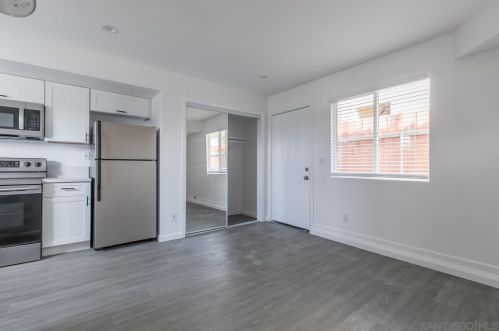 2053 Chatsworth Blvd, San Diego CA 92107-2738 exterior