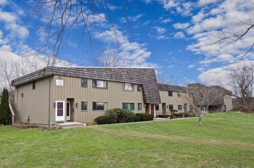 2 Ledgebrook Dr, Norwalk CT 06854-1016 exterior