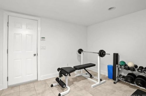 231 Bayberry Ln, Westport CT 06880-4026 exterior