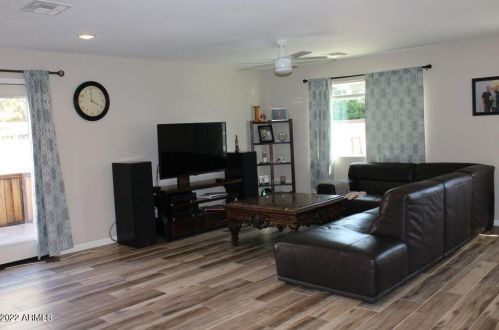 2809 Desert Cove Ave, Phoenix AZ  85028-2619 exterior