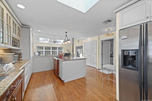 429 Clove Rd, Monroe NY 10950-4625 exterior