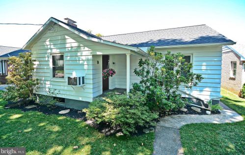 1214 Walnut St, Hanover PA 17331-1529 exterior