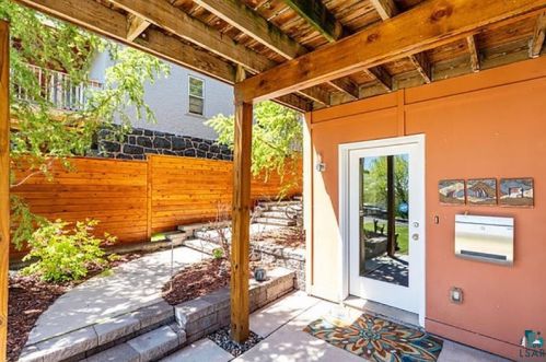 227 7th St, Duluth MN 55805-1240 exterior