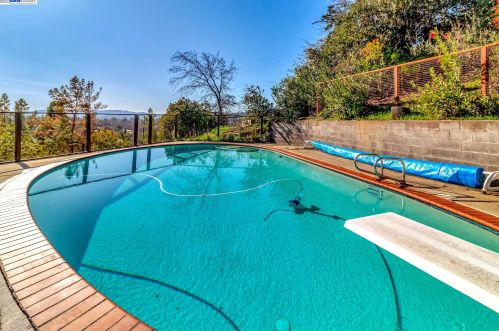 2850 Madeira Way, Concord CA  94523-2023 exterior