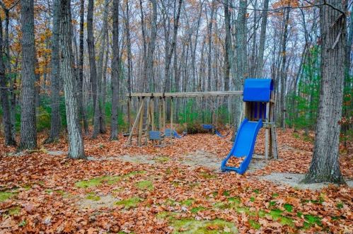 10 Azalea Ln, Ellington CT  06029-3063 exterior