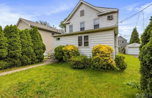 7 Lloyd St, Edison, NJ 08817-5231