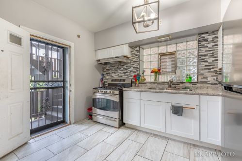 7728 East End Ave, Chicago IL 60649-4909 exterior