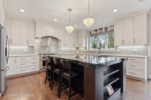 111 Clinton Ave, Elmhurst IL 60126-2906 exterior