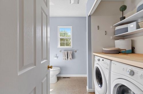 12 Canterbury Ln, Windsor CT 06095-2064 exterior