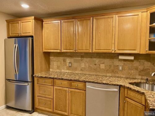 682 Plum Ter, Mahwah NJ  07430-3446 exterior