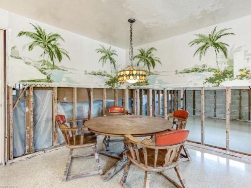 1660 Sandpiper St, Naples FL 34102-0005 exterior