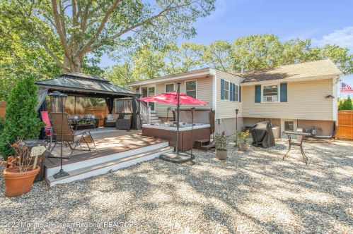 328 Barbara Dr, Point Pleasant Beach NJ 08742-2108 exterior