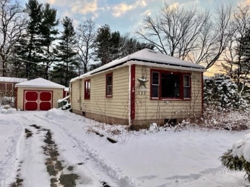 725 Lombard Rd, Chicopee, MA 01020-4860