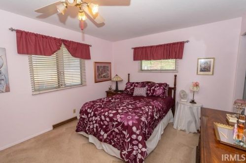 140 Manchester Dr, Mishawaka IN 46544-3526 exterior