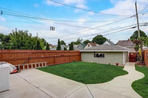 3030 15 Pl, Milwaukee WI 53215-3721 exterior