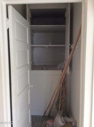 210 Hackley Ave, Meskegon MI 49444-1060 exterior