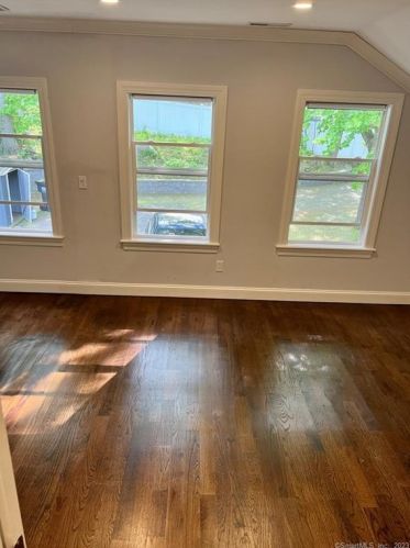 47 Riverside Ave, Norwalk CT 06850-2647 exterior