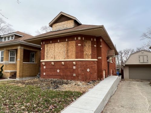 9413 Vanderpoel Ave, Chicago, IL 60643-5855